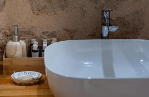 Central, Calm with Courtyard - Foto 30