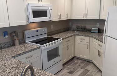 Coastal Retreat by the Bay - Foto 14