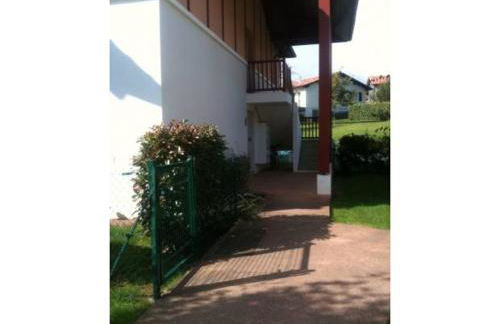 SUPERBE APPART AVEC JARDIN ET PISCINE - Foto 9