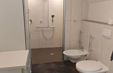 Haus 2 Etagen Garten 1 Badezimmer,1 Gäste Wc 200 Qm 5 Betten Gehoben mit Garten - Foto 51