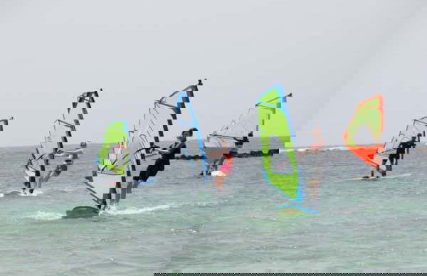 Curso de windsurf nas lagoas de El Cotillo - Foto 6