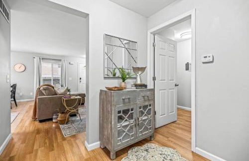 Cozy 2BR Condo in Great Location - King Bed - Foto 23