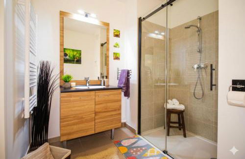 Appartement Cosy - jardin Terrasse privée-Free parking 5MN DISNEY - Foto 6