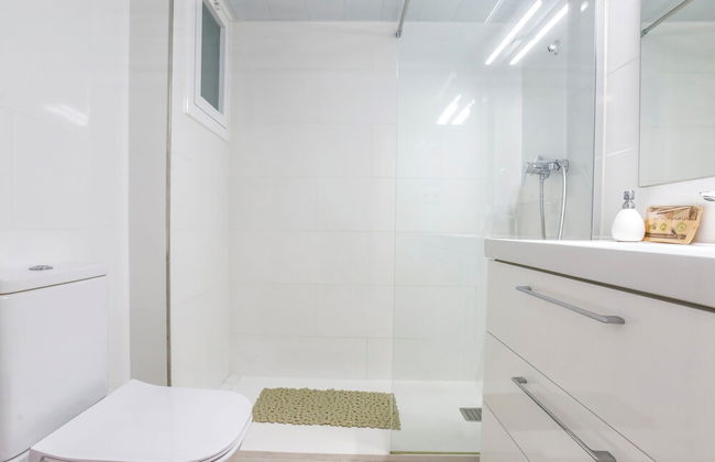 Newly Renovated Beachfront Apartment Ideally Located in Penelope - Foto 21