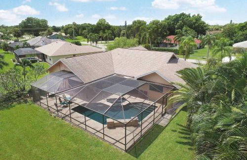 Villa Milano - Electric-heated pool home w/spa in quiet neighborhood & pet-friendly! - SWFL Rentals - Foto 1