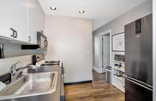 Cozy Cottage In The Heart Of Hyde Park 1 Bedroom Home by RedAwning - Photo 7