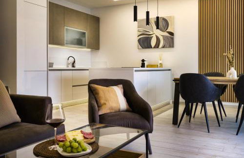 SalvatoreHomes - Luxurious Dreamview Waterfront Apartment in Torri del Benaco with Pool - Casa Azura - a 5 Star Luxury Collection at Lake Garda - Foto 9