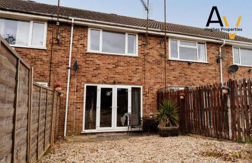 Northampton Pop Art House - Free Parking - Fast Wi Fi by AV Hughes Properties - Photo 33