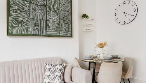 Modern Flat with High Ceilings, Heart of Baker St - Photo 2