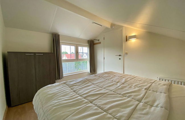 Stylish Westende Getaway - Photo 5