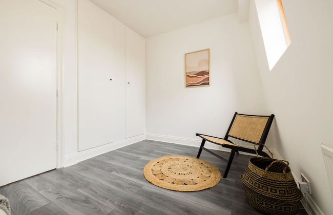 Stylish 2 Bedroom Apartment - Shepherd s Bush - Photo 15