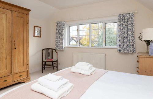 Spacious Coastal Family Home Sleeps 8 - Photo 20