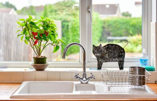 Spacious 4 Bedroom home with Parking Garden - Pass the Keys - Foto 13