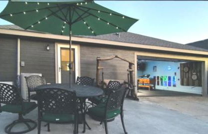 Ultimate Game Room Oasis for 12 - Private Patio - BBQ - 2 Kings - 6 TVs - Full-Body Massage Chair - Foto 7