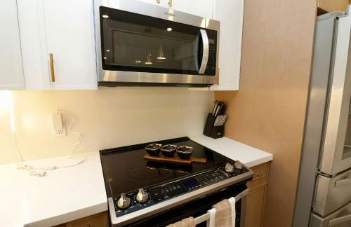 Luxury Oasis Getaway w/pool 15 mins from beach - Foto 40