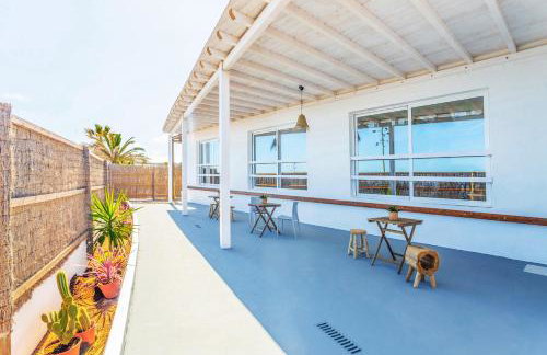 Boutique Beach Villa by Lanzarote Retreats - Private Pool - 1 min walk to Sea Pool - Photo 42
