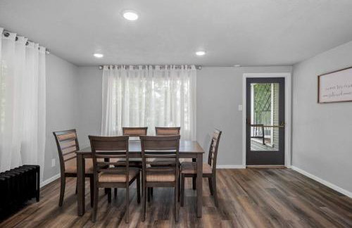 Historic Manor with 8 BDRMS 9 BATHS & 3 Kitchens - Foto 57