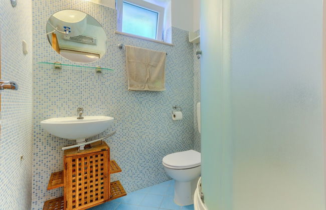 2-bdr apt With Shared Garden, 3 min Walk to Beach - Foto 13