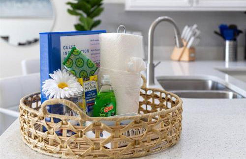 580 - Stunning Renovated Home with Large East Facing Pool Deck Overlooking Preservation Area and Games Room - Foto 50