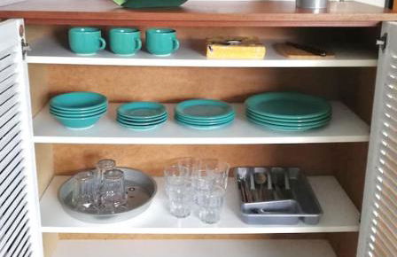 Modern eingerichtetes Zimmer - Foto 11