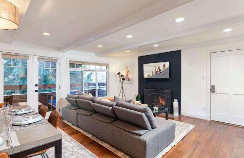 Updated 3BR, 3BA with Pool - Steps to Town - Foto 18