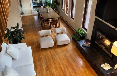 Poconos Chalet -Kayaks- HotTub-Karaoke-Lake - Foto 4