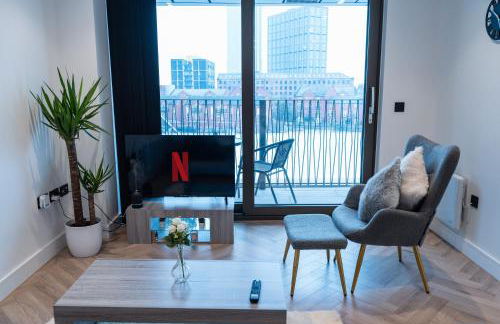Luxury 2 Bed Apartment, with a balcony city & canal view in Manchester City Centre! - Foto 40