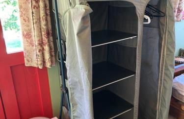 Rosa the Cosy Cabin - Gypsy Wagon - Shepherds Hut, RIVER VIEWS Off-grid eco living - Foto 11