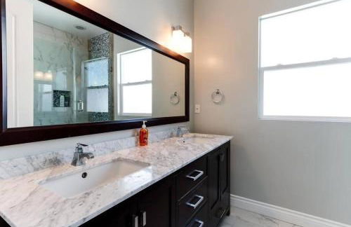 Stylish Modern Lake Balboa Retreat 3 Bedroom House - Foto 21