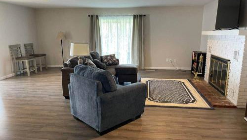 Spacious Cabin Retreat - Sleeps 12 -1hr from STL - Foto 3