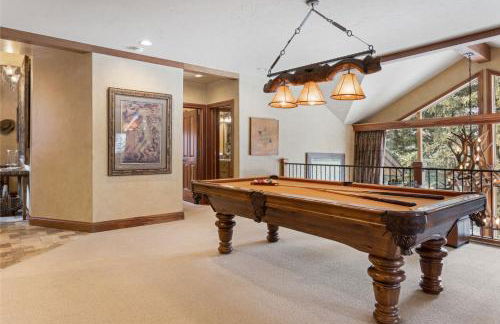 Outdoor Private Hot Tub, In Home Movie Theater, Luxurious Creekside Home - Photo 21