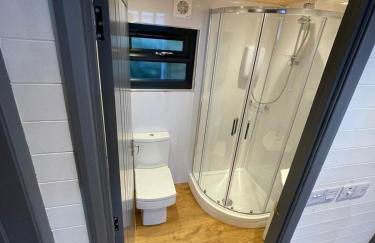 Maple Lodge Quirky Salvaged Railway Carriage with Hot Tub - Foto 17