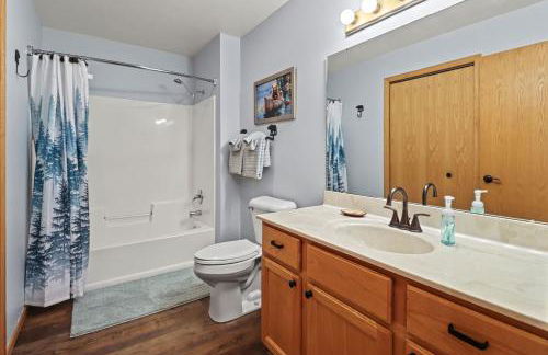 Black Bear Lodge Condo with Kayaks BBQ & Fire Pit - Photo 26