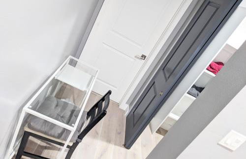 Lucky Charm 4 Bedroom Mid-City Apartment - Photo 26