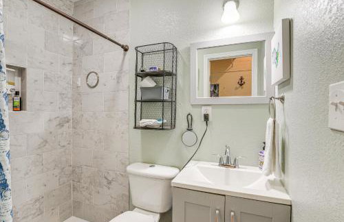 half Mi to Seawall! Family Home with Furnished Patio - Foto 12