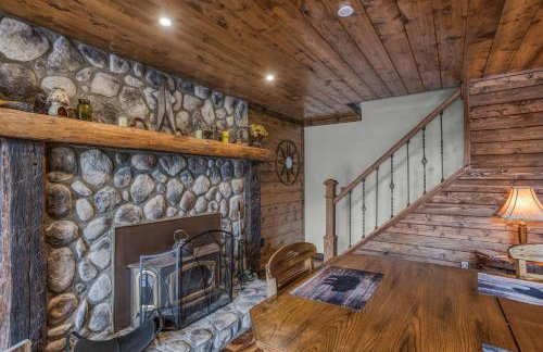 Mountain retreat w 2 fireplaces & lake - Foto 8