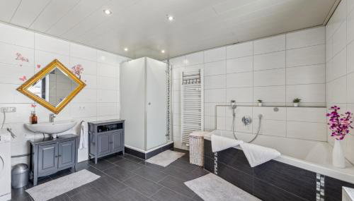 2 BR, 4 Beds, TV, Kitchen & free parking - Foto 4, Shower, heating