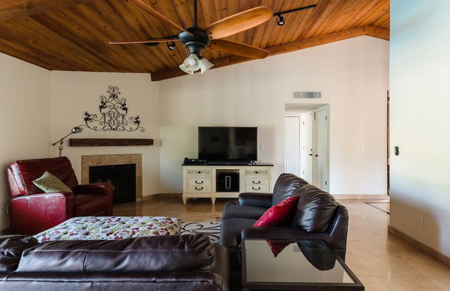 Desert Ridge by Avantstay Spacious Oasis w/ Pool & Hot Tub - Foto 8