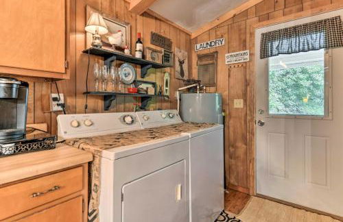 Smoky Mtn Cottage on Creek with Lanai and Forest Views - Foto 9