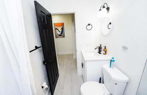 Close to the Action, Peaceful When You Return - Foto 29