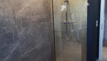 Waldoase im Nationalpark Eifel für 4 Personen und max 2 Hunde - Foto 2, Shower