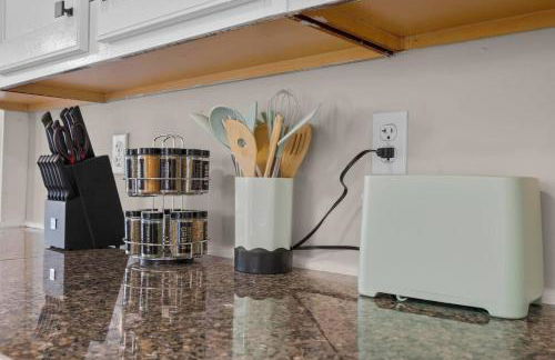 Spacious-5 Beds! 3 Mi to Mohegan - Foto 16