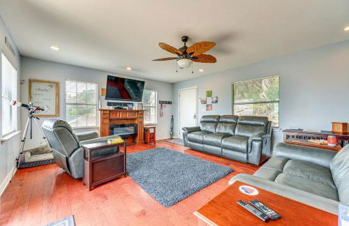 Waterfront Lake Buchanan Cottage with Kayaks! - Foto 6