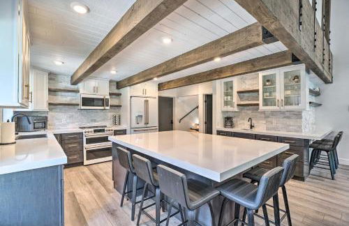 Luxe Mountain Home in Village, Steps to Gondola! - Foto 9