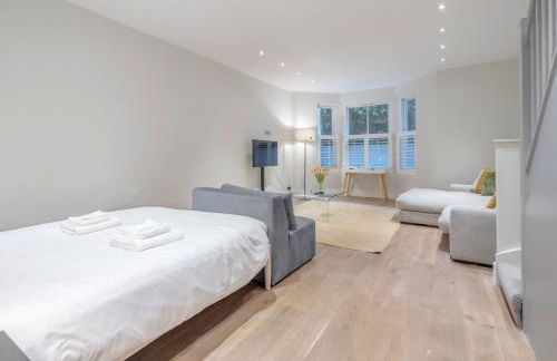 Stylish 3-floor 3bed home with garden near river - Foto 27