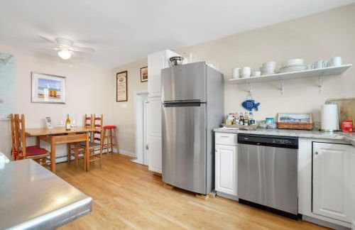 Artist Apartment - Idyllic villa steps from Town & the waterfront! - Foto 8