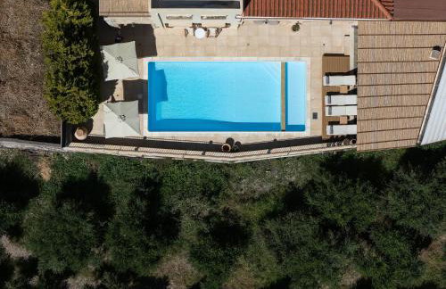 Ilys Home, a Country-chic Retreat with Pool & BBQ, By ThinkVilla - Photo 6
