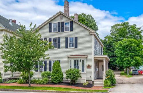 Spacious 6BR close to Portsmouth beaches and UNH - Photo 28