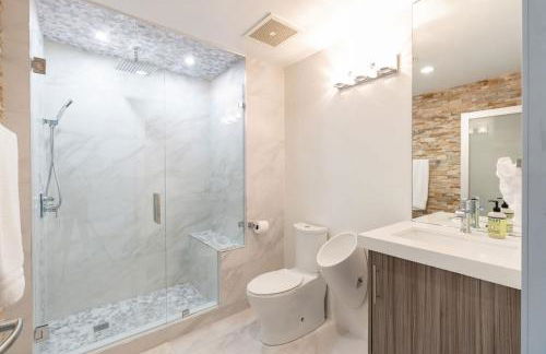 Cityscape Elegance with Water Views - Foto 44