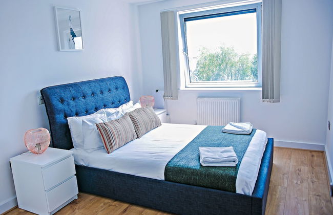 Riverside 2 Bed Apartment - Foto 3